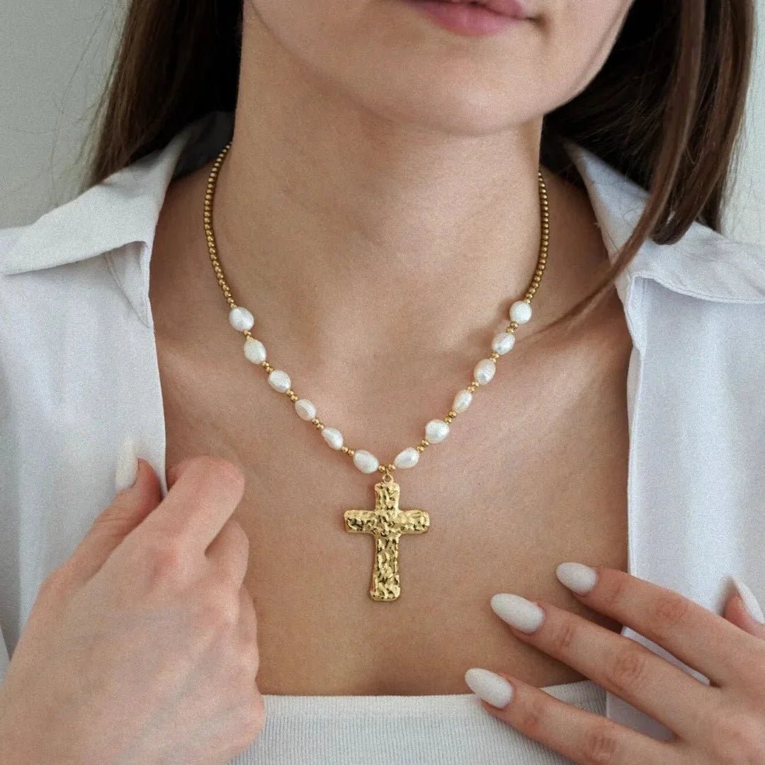 Bijoux Croix : Faut-il être religieux pour les porter en 2026 ? - MAISON DE L'AMOUR