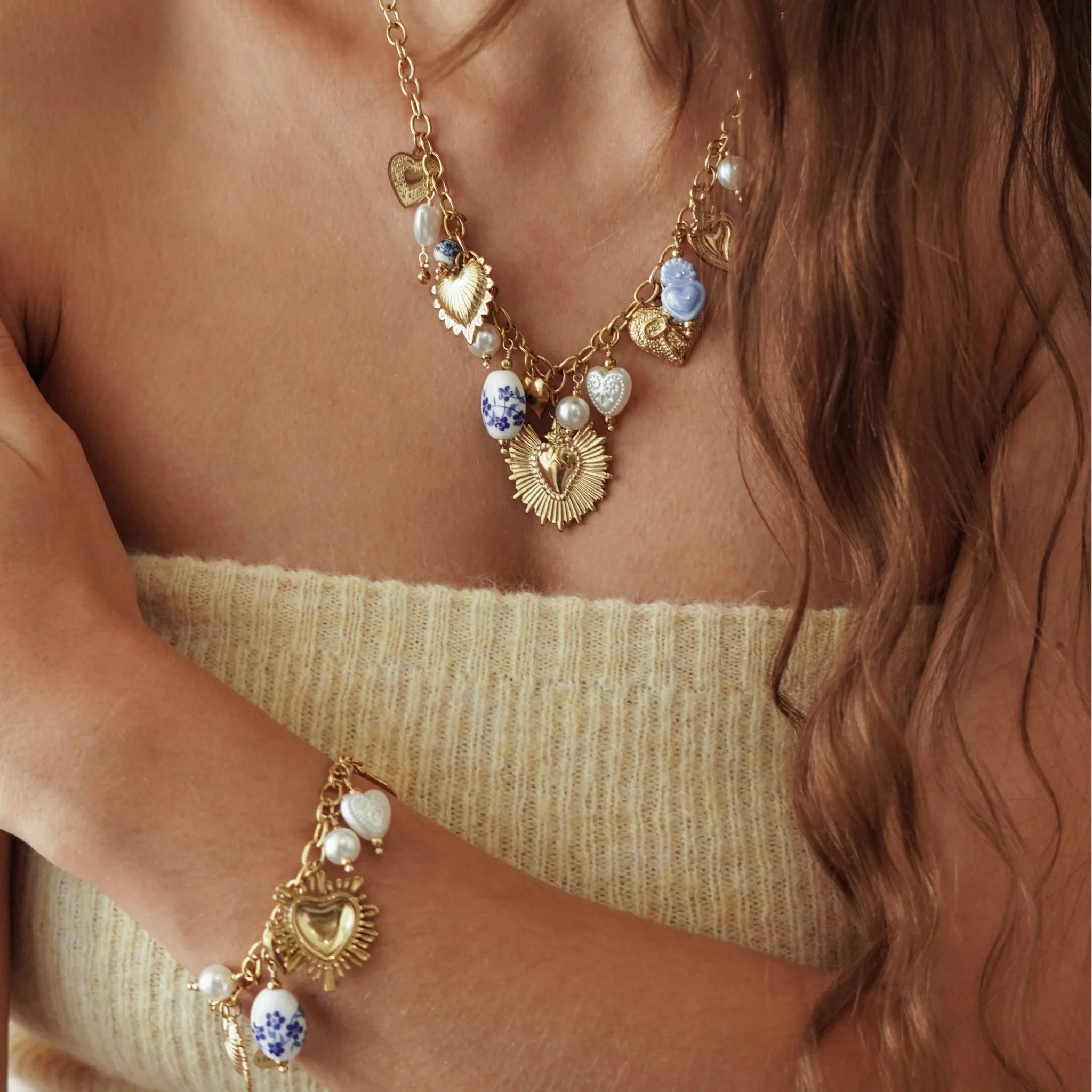Collier PAULA en acier inoxydable doré à cœurs ex-voto