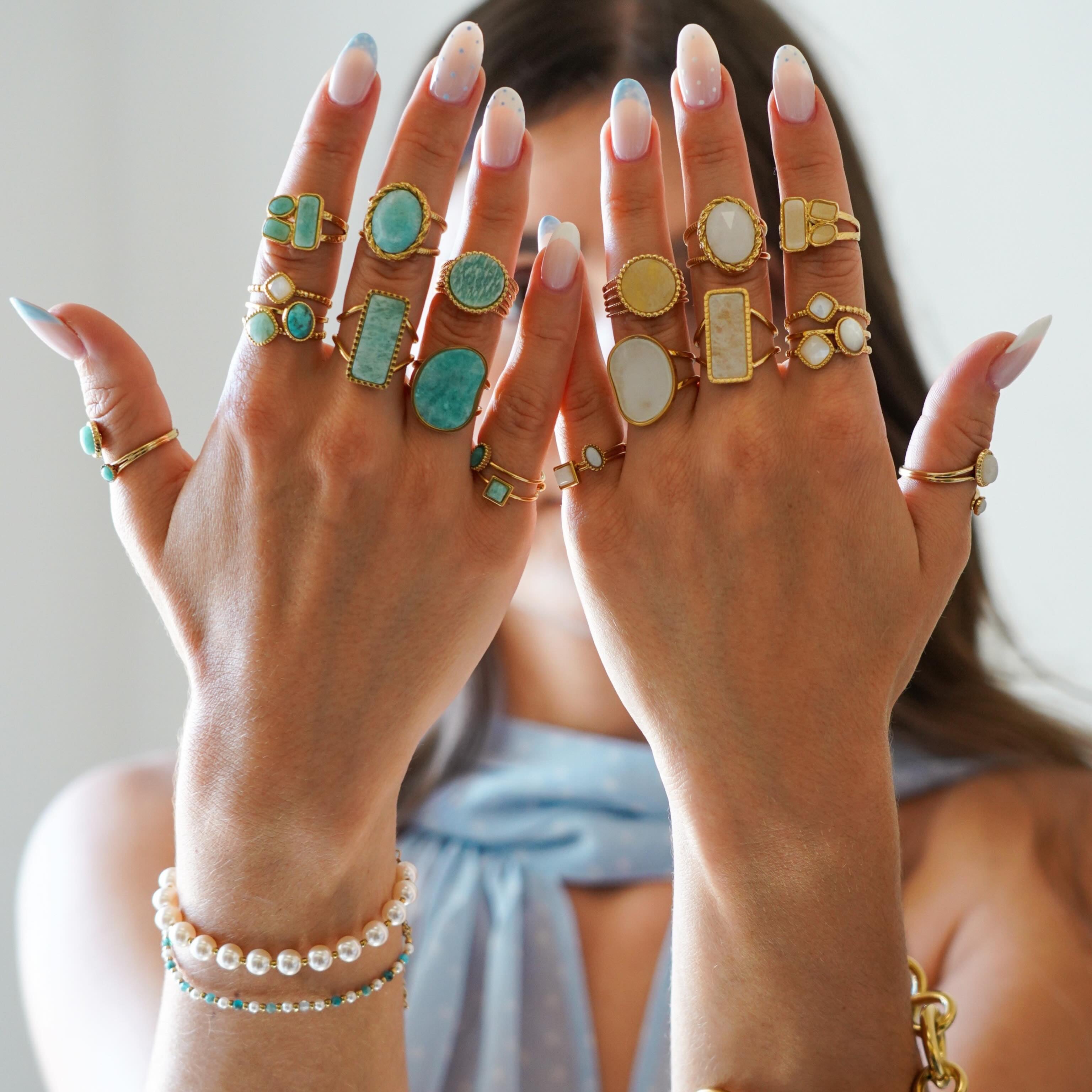 Amazonite et jade blanc : la signification des pierres de la collection Azure