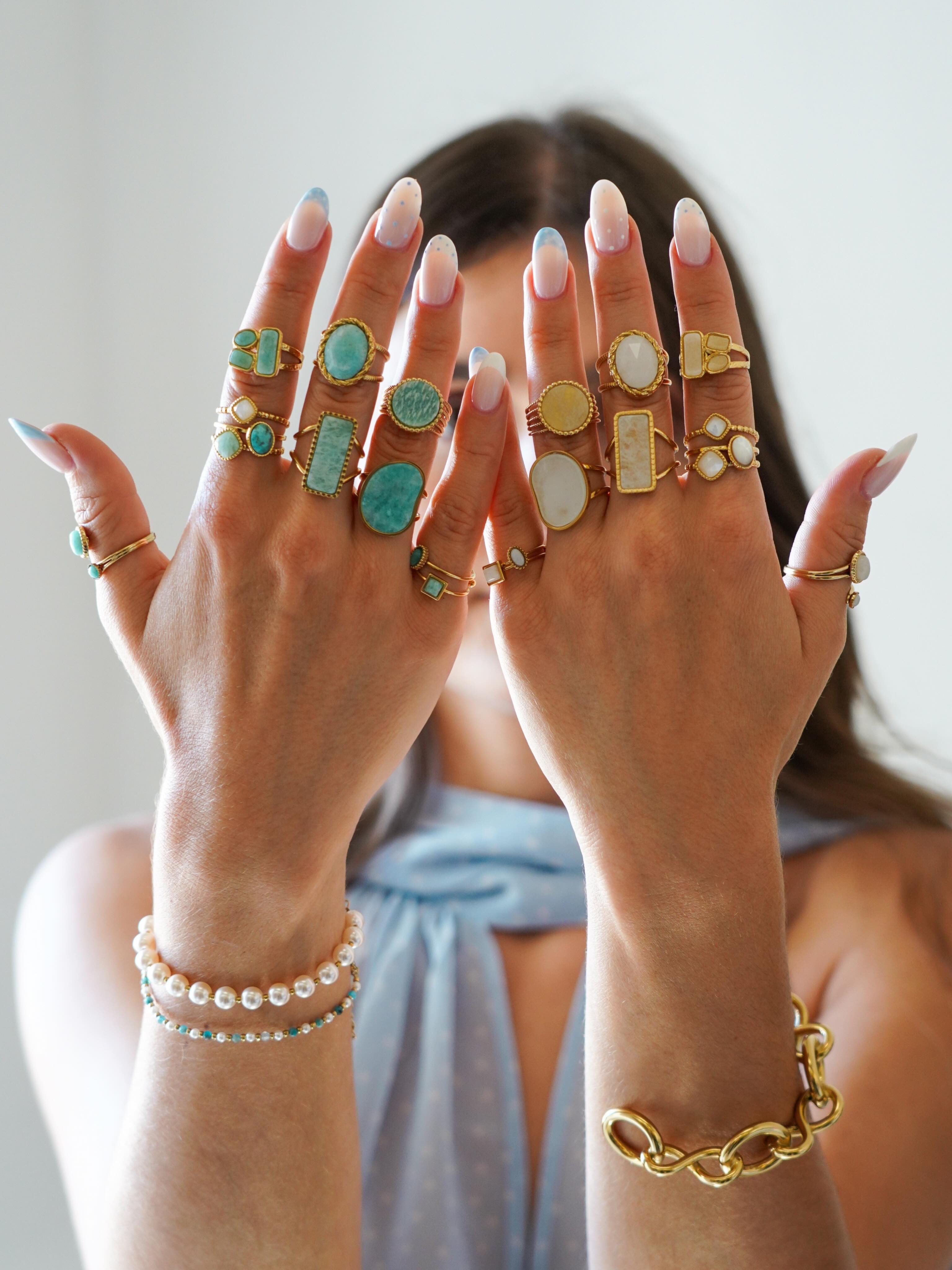 Amazonite et jade blanc : la signification des pierres de la collection Azure