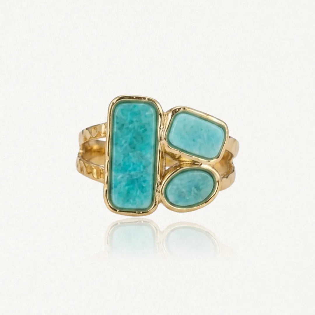Bague dorée à double anneau, ornée de 3 pierres d'amazonite bleu-vert. Une grande rectangulaire, une petite rectangulaire et