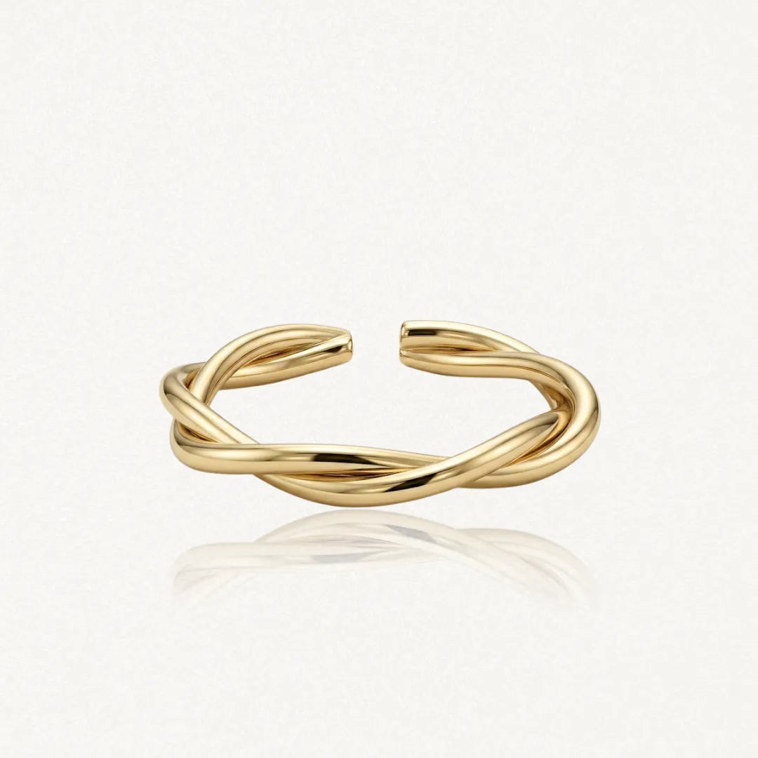 Bague ajustable en acier inoxydable doré, composée de doubles anneaux entrelacés.
