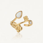 Bague ajustable en acier inoxydable doré, ornée de Jade Blanc en goutte, de deux fleurs et d'un petit rond brillant.
