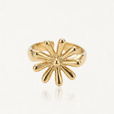 Bague ajustable en acier inoxydable doré brillant, ornée d'une fleur à dix pétales arrondis et un centre en relief.