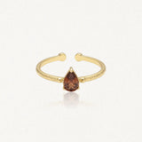 Bague Leandra en acier inoxydable doré avec une pierre marron en forme de goutte et un anneau à la texture martelée