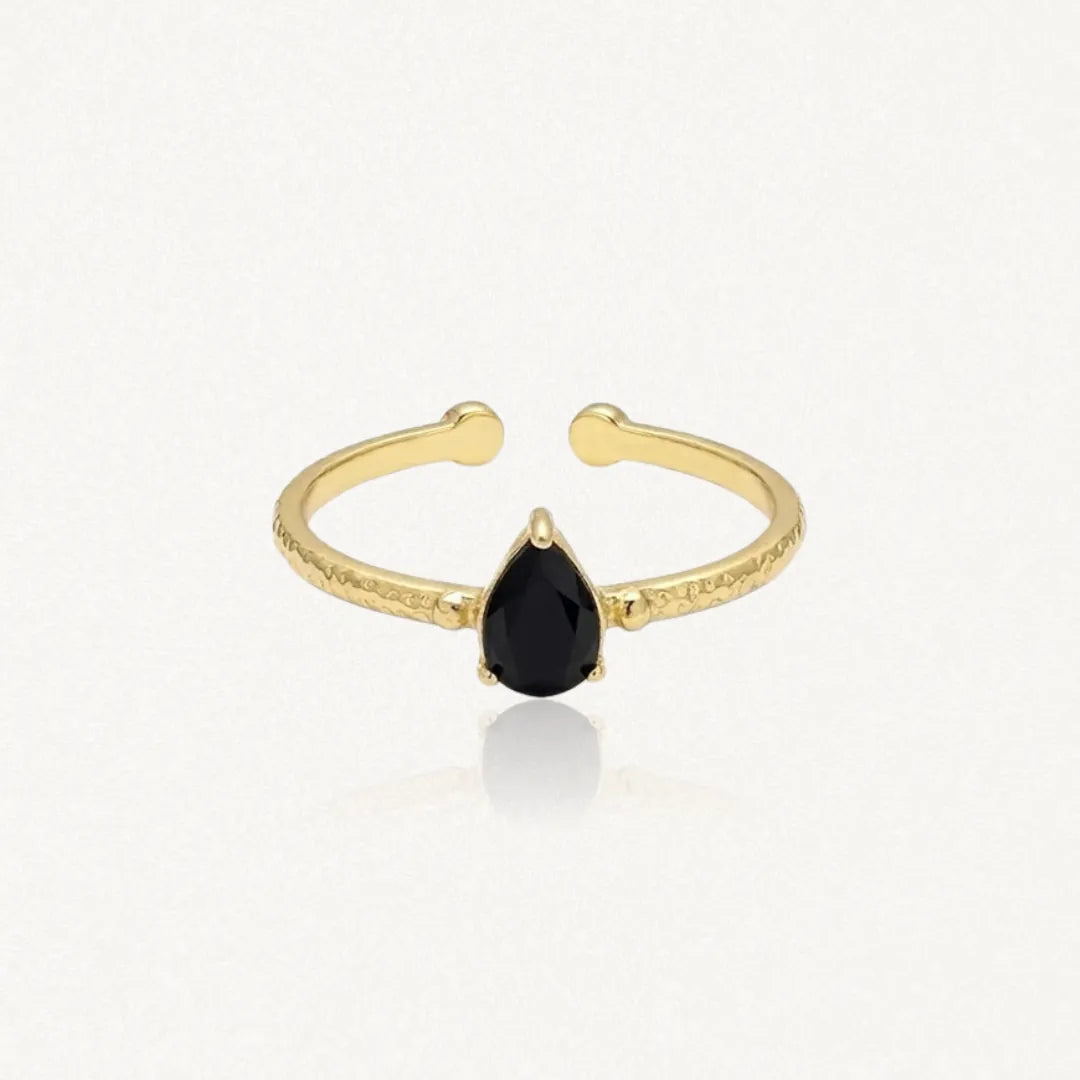 Bague Leandra en acier inoxydable doré avec une pierre noire en forme de goutte et un anneau à la texture martelée