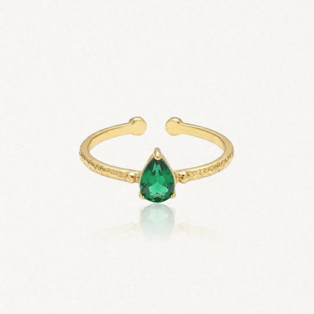 Bague Leandra ajustable en acier inoxydable doré avec une pierre verte en forme de goutte et un anneau texturé