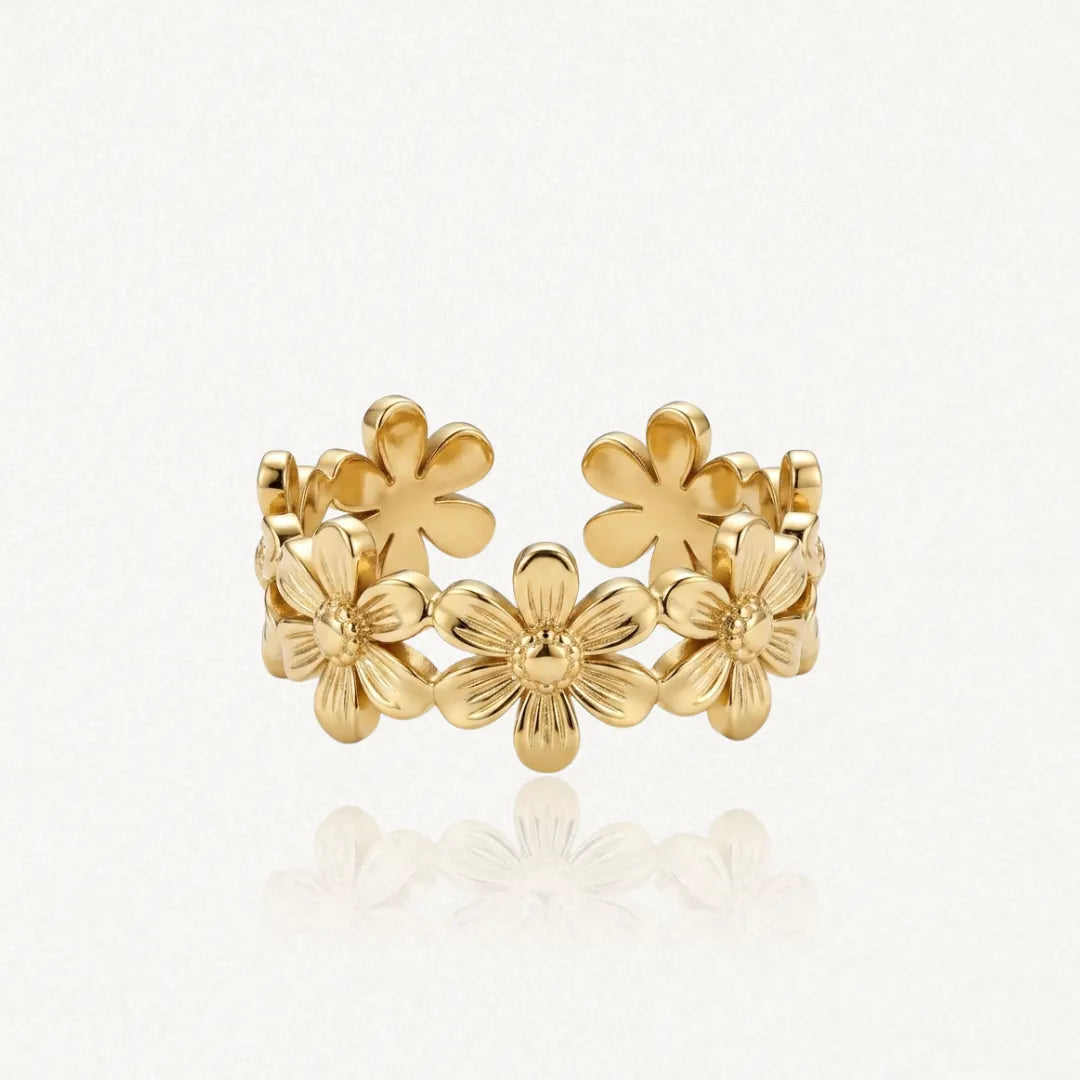 Bague ajustable en acier inoxydable doré, ornée de six fleurs à six pétales et cœur en relief.