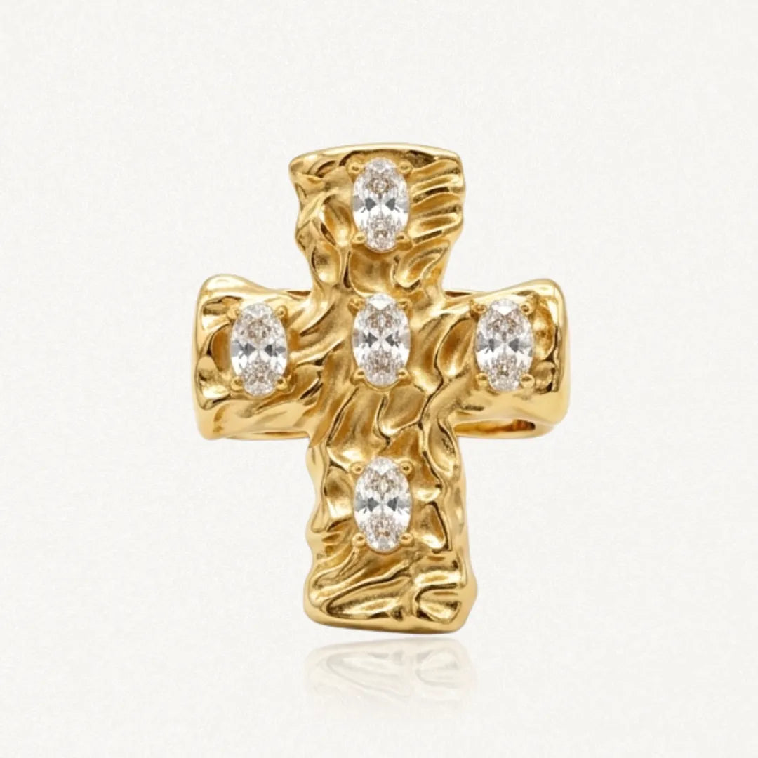 Bague en acier inoxydable doré en forme de croix martelée, sertie de 5 strass zircon ovales.