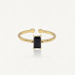 Bague Zelie en acier inoxydable doré avec une pierre rectangulaire noire et un anneau à la texture martelée