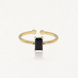 Bague Zelie en acier inoxydable doré avec une pierre rectangulaire noire et un anneau à la texture martelée