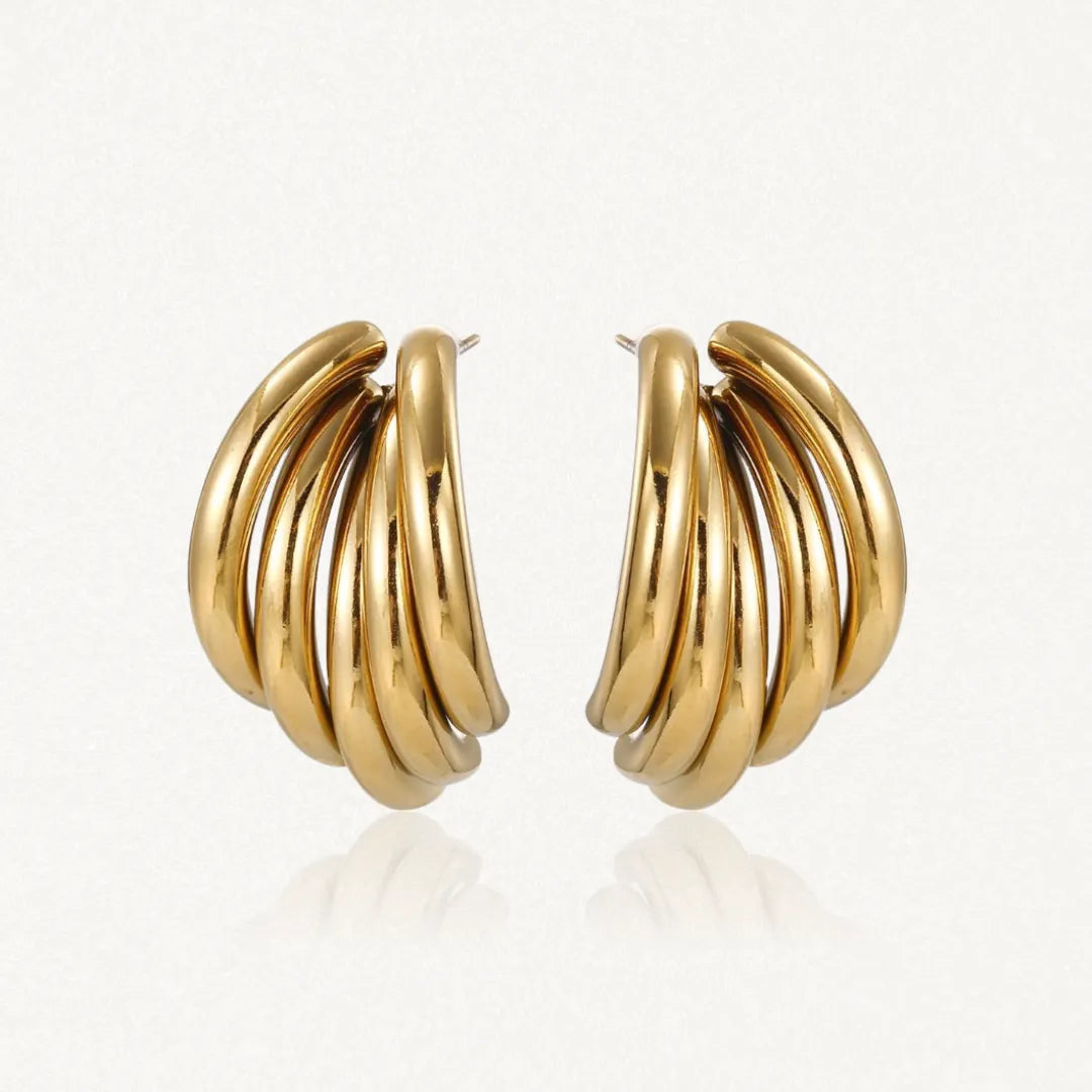 Paire de boucles d'oreilles en acier inoxydable doré, composées de 4 arcs tubulaires bombés et empilés.