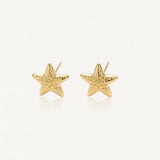 Boucles d'oreilles puces en acier inoxydable doré, étoiles de mer texturées.