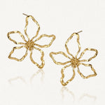 Paire de boucles d'oreilles fleurs martelées en acier inoxydable doré.