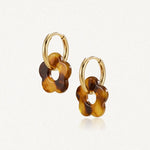 Boucles d'oreilles LENA en acier inoxydable doré avec un pendentif en forme de fleur marron effet écaille de tortue