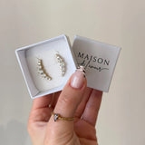 Boucles d'oreilles Luna en acier inoxydable doré avec strass en zirconium dans leur écrin blanc Maison de l'amour