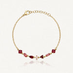 Bracelet Blair en acier inoxydable doré orné de strass rouges et roses de différentes formes géométriques