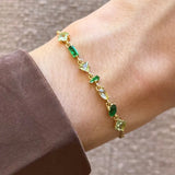 Bracelet Blair en acier inoxydable doré orné de strass en zirconium de différentes formes et nuances de vert
