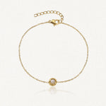 Bracelet fin en acier inoxydable dore avec un rond de pierre naturelle en Jade Blanc serti et chaînette réglable.