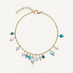 Bracelet en acier inoxydable doré avec des breloques de perles d'eau douce blanches et d'amazonite bleu-vert.