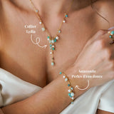 Bracelet et collier en acier inoxydable doré, ornés d'amazonite et de perles d'eau douce, portés par une femme.