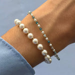 Bracelet de perles blanches et acier inoxydable doré, avec un second bracelet de perles, pierres naturelles et acier