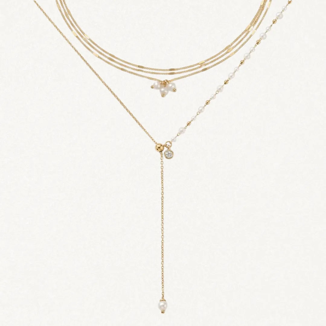 Composition de colliers en acier inoxydable doré: ras-le-cou triple chaîne avec perles irrégulières et collier en Y perlé.