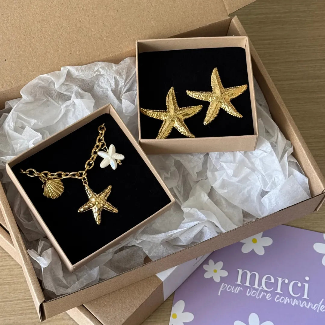 Collier en acier inoxydable doré: bracelet avec étoile de mer, coquillage et fleur de nacre, boucles d'oreilles étoile.