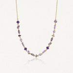 Collier Blair en acier inoxydable doré orné de petits strass colorés aux formes variées dans les tons violets