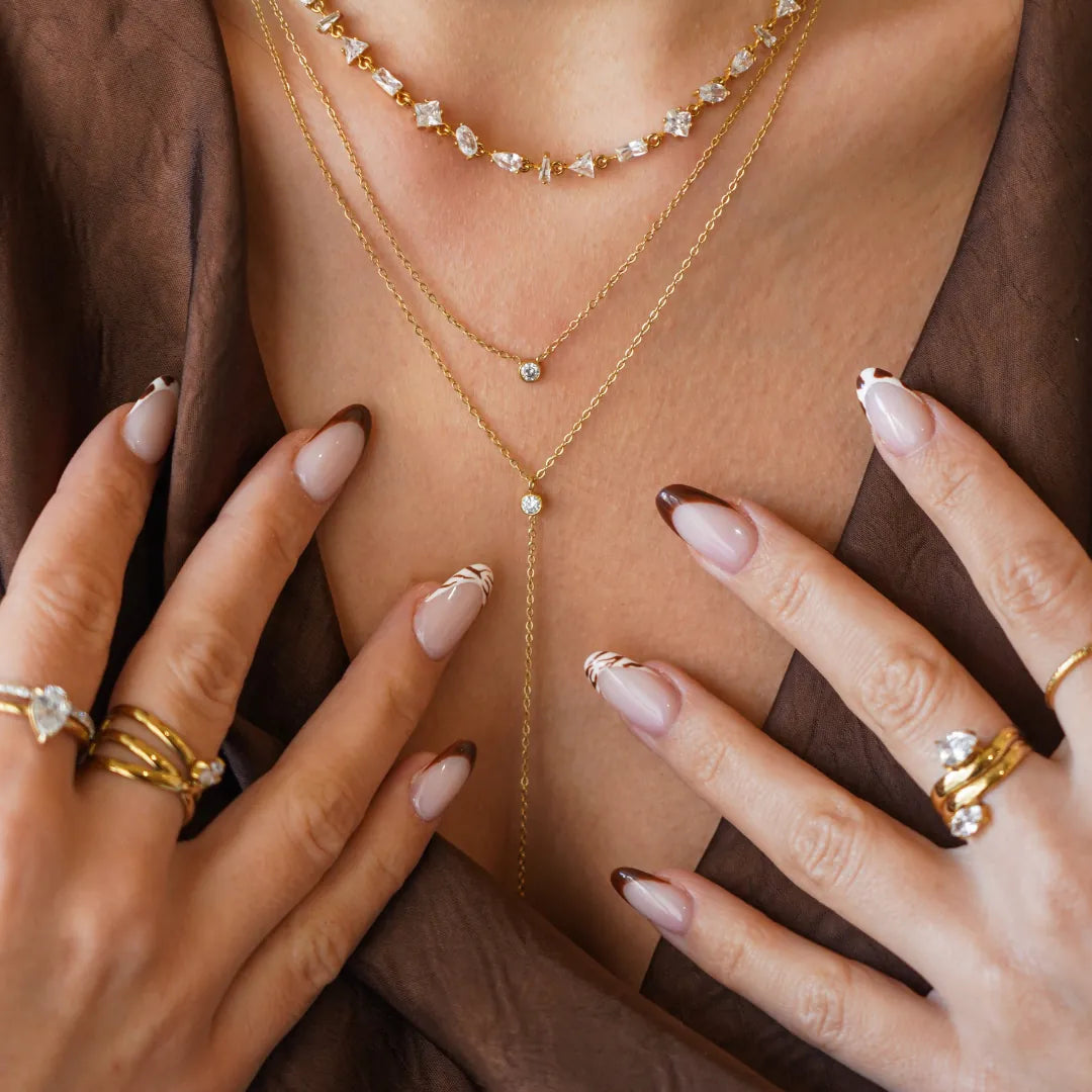 Collier Blair en acier inoxydable doré avec des strass en zirconium, composé de deux chaînes fines et une chaîne perlée