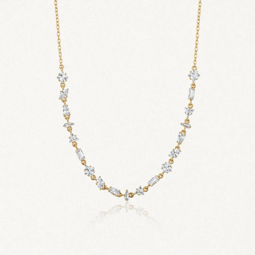 Collier Blair en acier inoxydable doré avec une chaîne fine ornée de strass en zirconium de formes variées