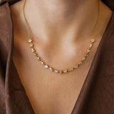 Collier Blair en acier inoxydable doré orné de petits strass en zirconium de formes géométriques variées