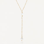 Collier pendentif Y en acier inoxydable doré, petites perles blanches et deux trèfles nacrés.