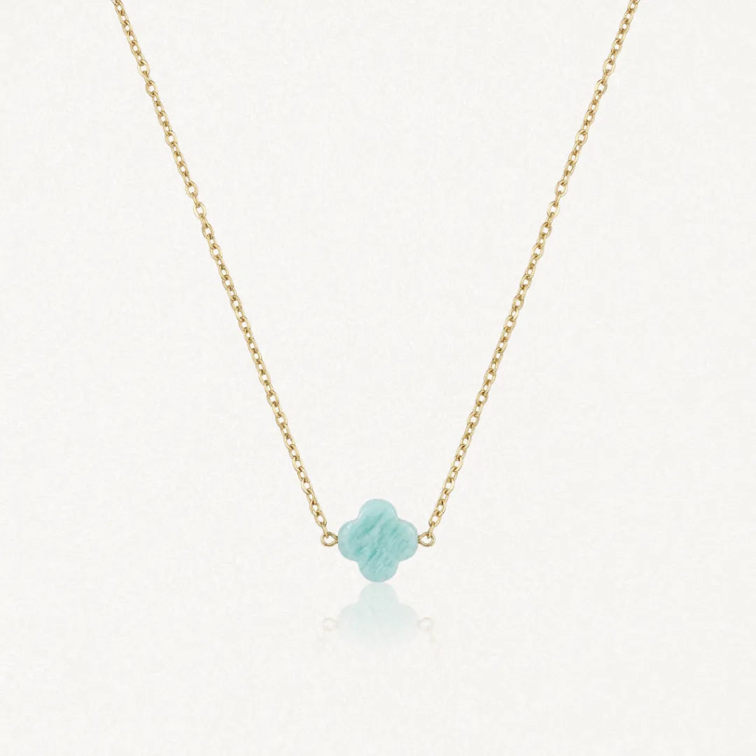 Collier fin en acier inoxydable doré avec un pendentif trèfle en amazonite.