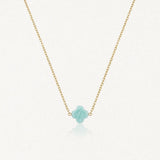 Collier fin en acier inoxydable doré avec un pendentif trèfle en amazonite.