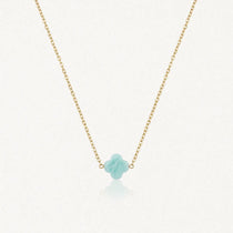 Collier fin en acier inoxydable doré avec un pendentif trèfle en amazonite.