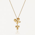 Collier en acier inoxydable doré, pendentif à deux fleurs superposées, une grande et une petite.