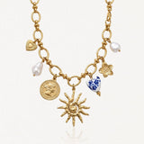 Collier en acier inoxydable doré à maillons épais, avec charms soleil, pièce de monnaie, 2 perles, cœur bleu, fleur et cœur