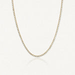 Collier rivière tennis en acier inoxydable doré, entièrement serti de zircons clairs.