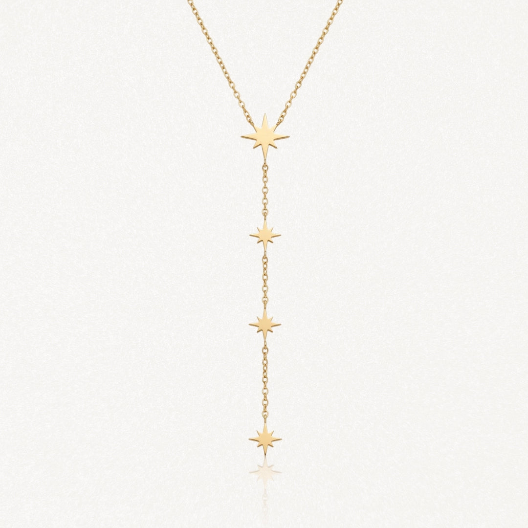 Collier lariat en acier inoxydable doré avec 4 étoiles pendentives le long de la chaîne.