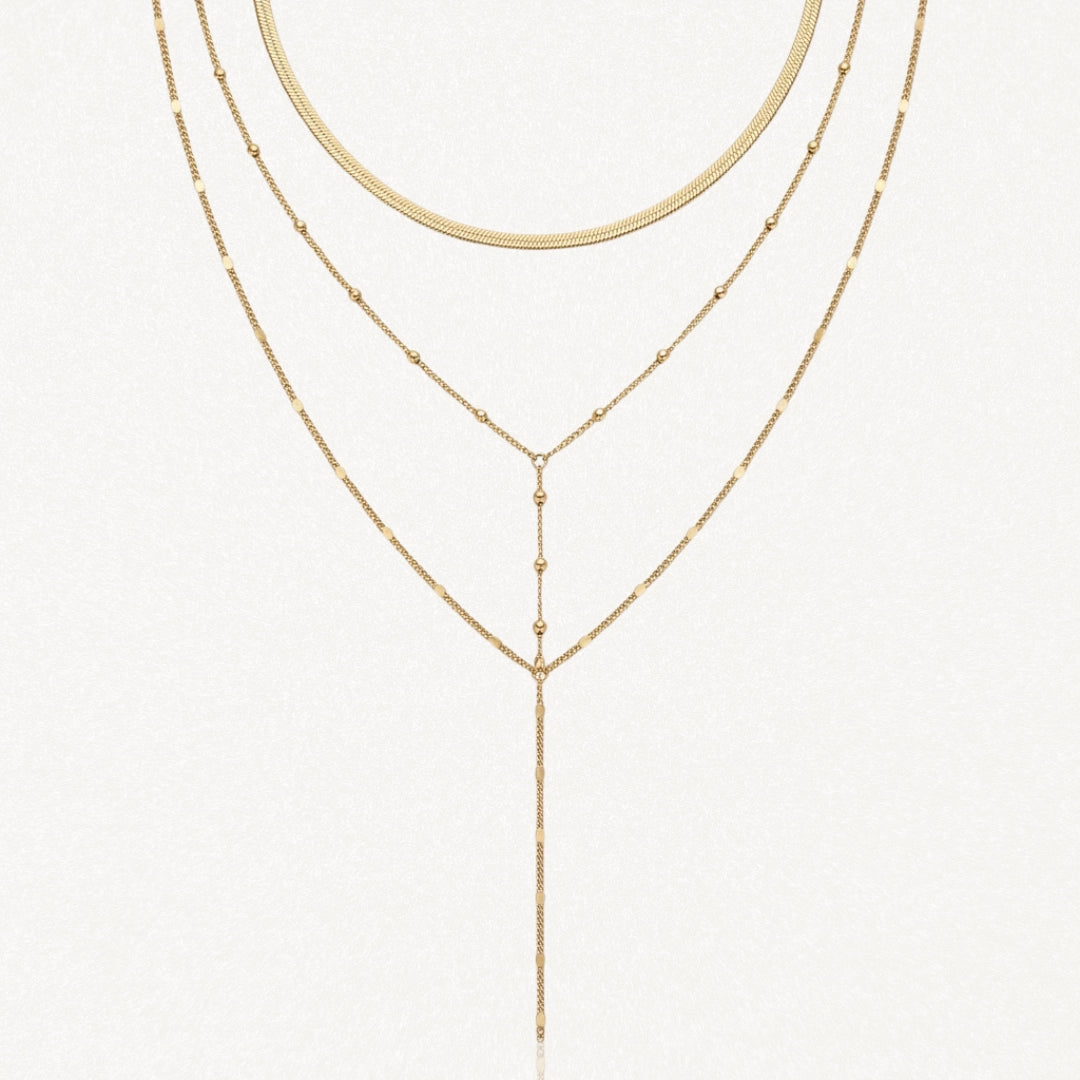 Collier triple en acier inoxydable doré: maille serpent, chaîne fine à perles et collier Y chaînette et perles.