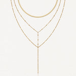 Collier triple en acier inoxydable doré: maille serpent, chaîne fine à perles et collier Y chaînette et perles.