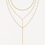 Collier triple en acier inoxydable doré: maille serpent, chaîne fine à perles et collier Y chaînette et perles.