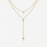 Collier double rang en acier inoxydable doré, type lariat, orné de 3 pendentifs zircon ronds brillants.
