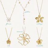 Collier en acier inoxydable doré, grand pendentif fleur abstrait ajouré.