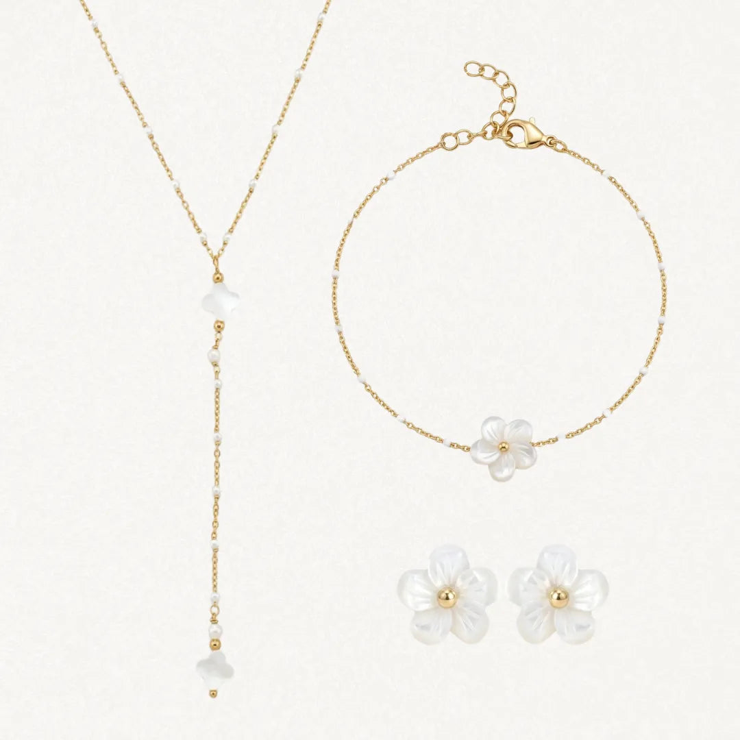 Coffret CLEMENTINE : Collier Y, bracelet et paire de clous d'oreilles en acier inoxydable doré, avec fleurs nacrées et