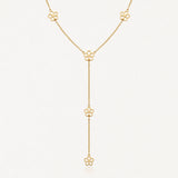 Collier en acier inoxydable doré, chaîne fine avec cinq motifs fleurs évidées disposés en forme de Y.