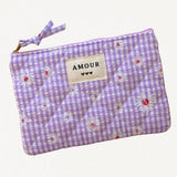 Pochette vichy lilas matelassée, motifs marguerites, texte AMOUR, pour bague en acier inoxydable.